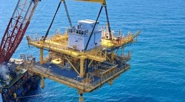 البترول البحرية تكمل تركيب المنصة البحرية لمشروع غاز غرب البرلس