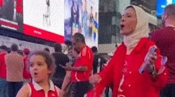 تاليا، أصغر مشجعة ترقص في تايم سكوير على أنغام الأهلي - فيديو مذهل