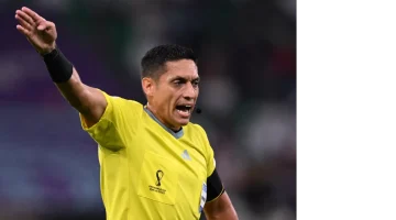 نجوم الهلال تحت المجهر: من يتولى تحكيم مباراة الزعيم ضد مانشستر سيتي؟