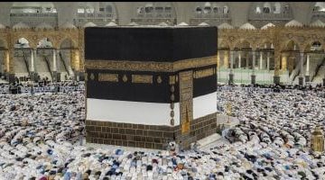 شاهد: طواف الحجاج المهيب حول الكعبة قبل انتقالهم إلى عرفات
