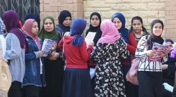 طلاب الثانوية في الجيزة يعبرون عن استيائهم من صعوبة أسئلة النحو في امتحان اللغة العربية - فيديو
