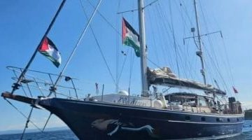 كواليس اعتقال طاقم سفينة مادلين واحتجازها في ميناء أشدود - فيديو