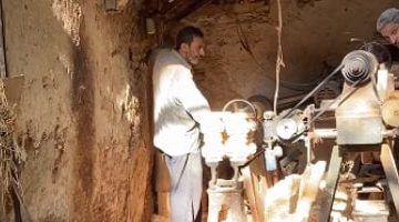 ورشة خشبية عمرها أكثر من قرن تحافظ على فن صناعة الأواني اليدوية