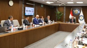 وزير البترول يجتمع بكبار كتاب الصحافة ورؤساء التحرير وخبراء الاقتصاد في مصر