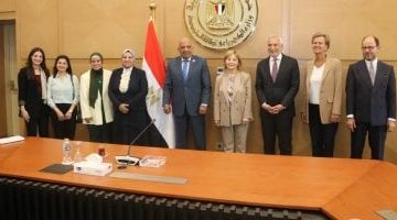 وزير الكهرباء يبحث سبل التعاون مع وفدين من بنك الاستثمار والاتحاد الأوروبي