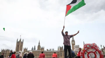 لندن تهدد باتخاذ إجراءات ضد إسرائيل وماكرون: اعتراف فلسطين خطوة نحو السلام