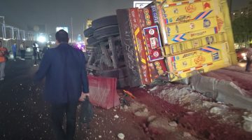 شاهد: عيان يحكي تفاصيل اللحظة التي هرب فيها سائق التريلا بعد حادث الدائري