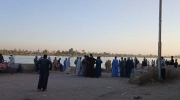 أهالي ضحايا حادث سقوط سيارة في ترعة بقنا ينهارون خلال انتظار استخراج الجثامين